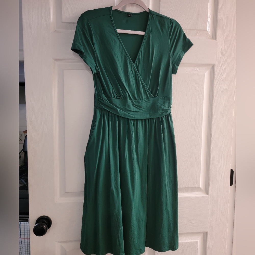 Womens Size Medium Emerald Green Dress.